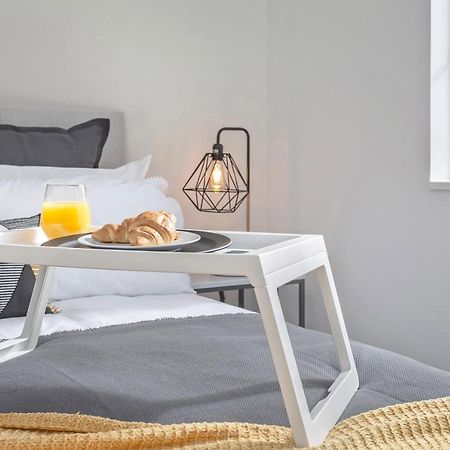 Luxury Serviced Apartments Stevenage, Hertfordshire Екстер'єр фото