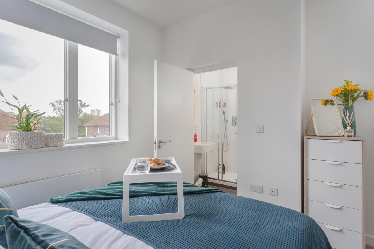 Luxury Serviced Apartments Stevenage, Hertfordshire Екстер'єр фото