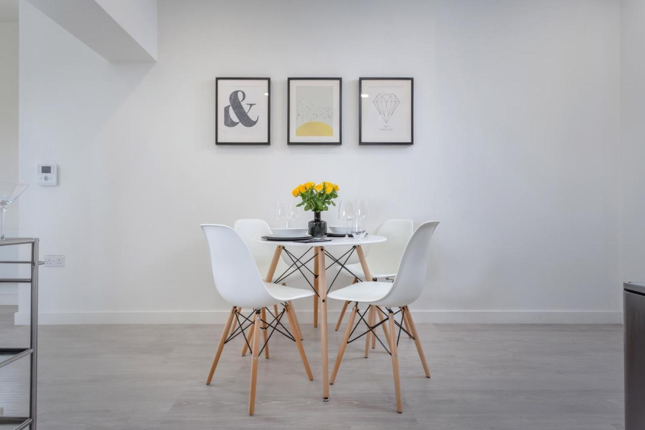 Luxury Serviced Apartments Stevenage, Hertfordshire Екстер'єр фото